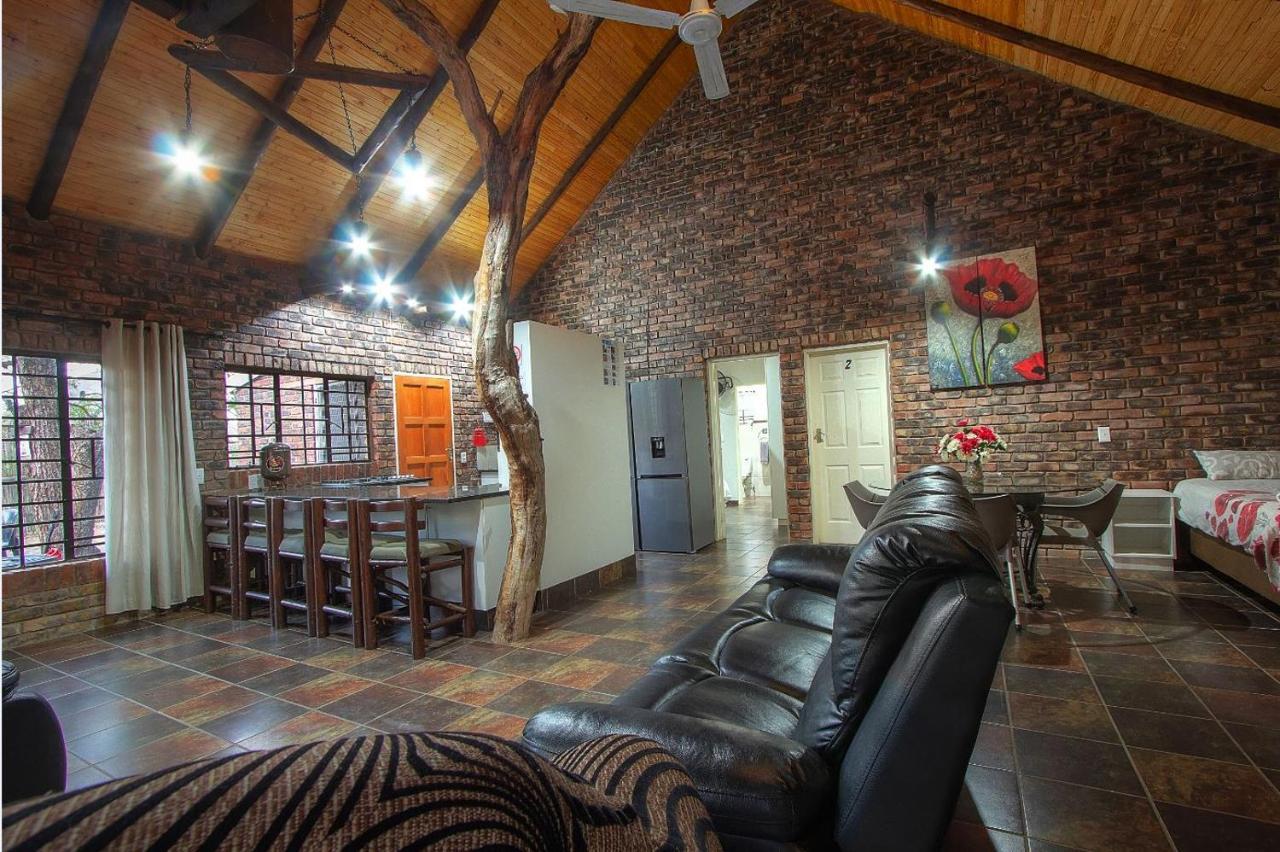 Kruger Wild Dog Inn Marloth Park Kültér fotó