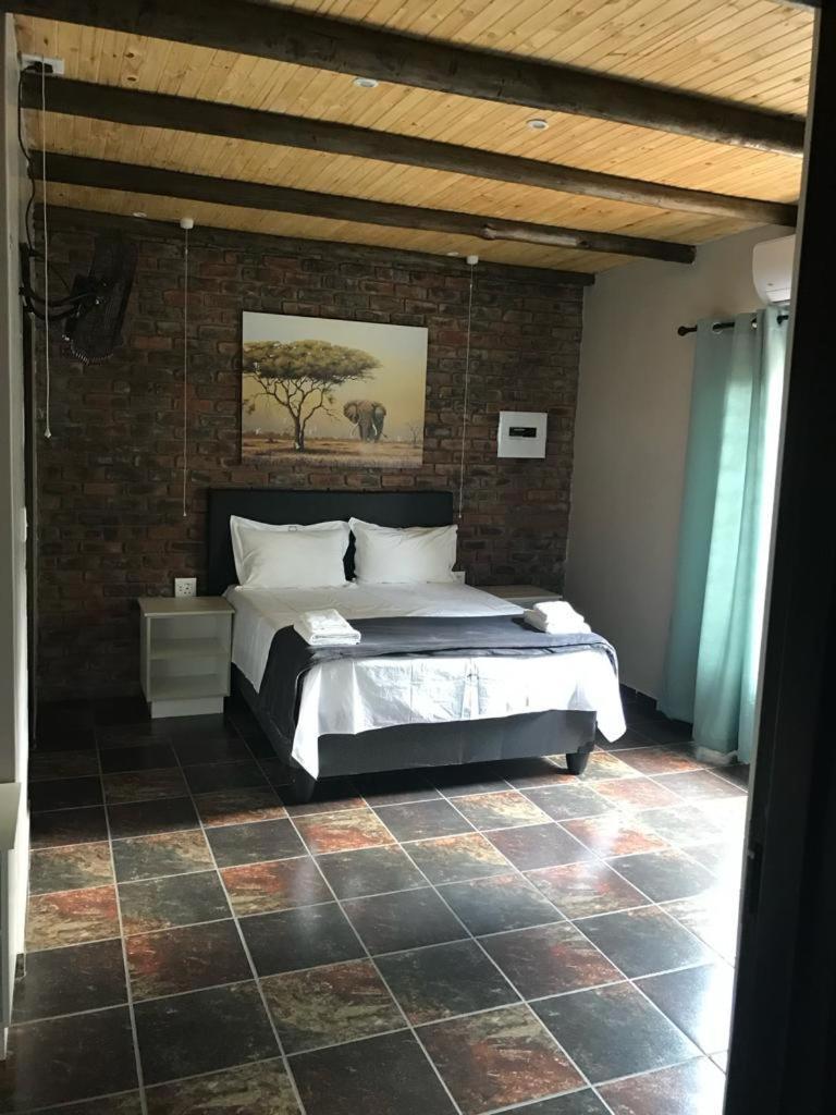 Kruger Wild Dog Inn Marloth Park Kültér fotó